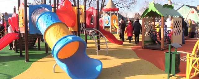 В Подмосковье с начала года открыли 240 детских площадок